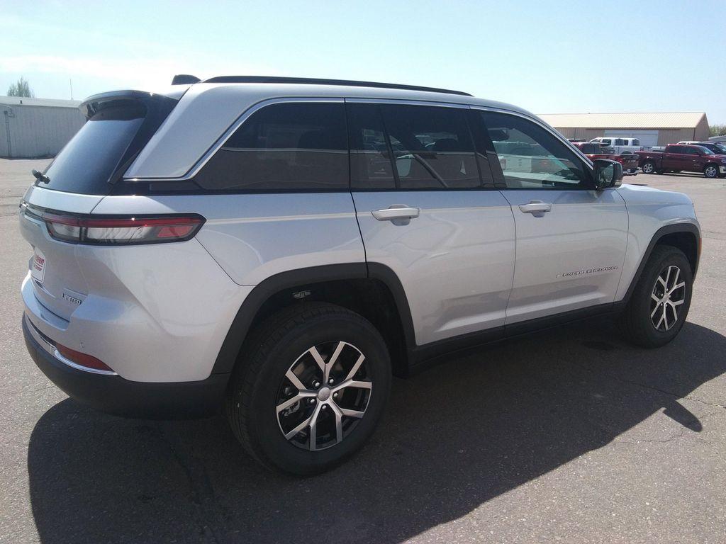 new 2025 Jeep Grand Cherokee car, priced at $43,977