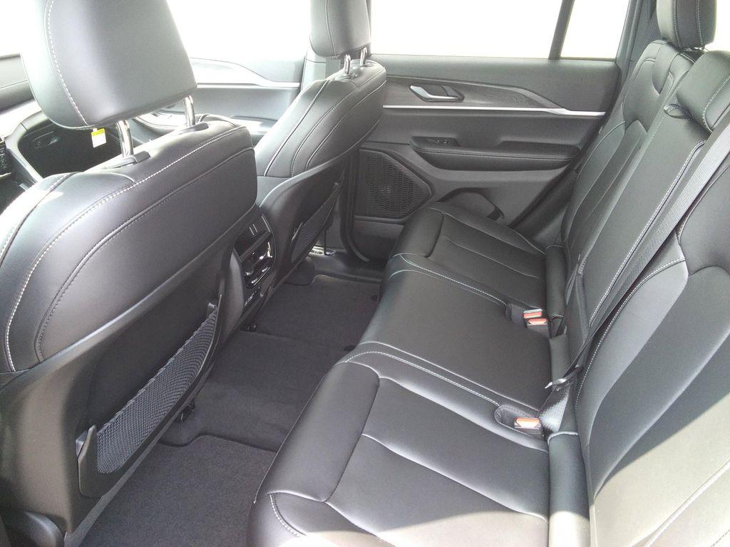 new 2025 Jeep Grand Cherokee car, priced at $44,977
