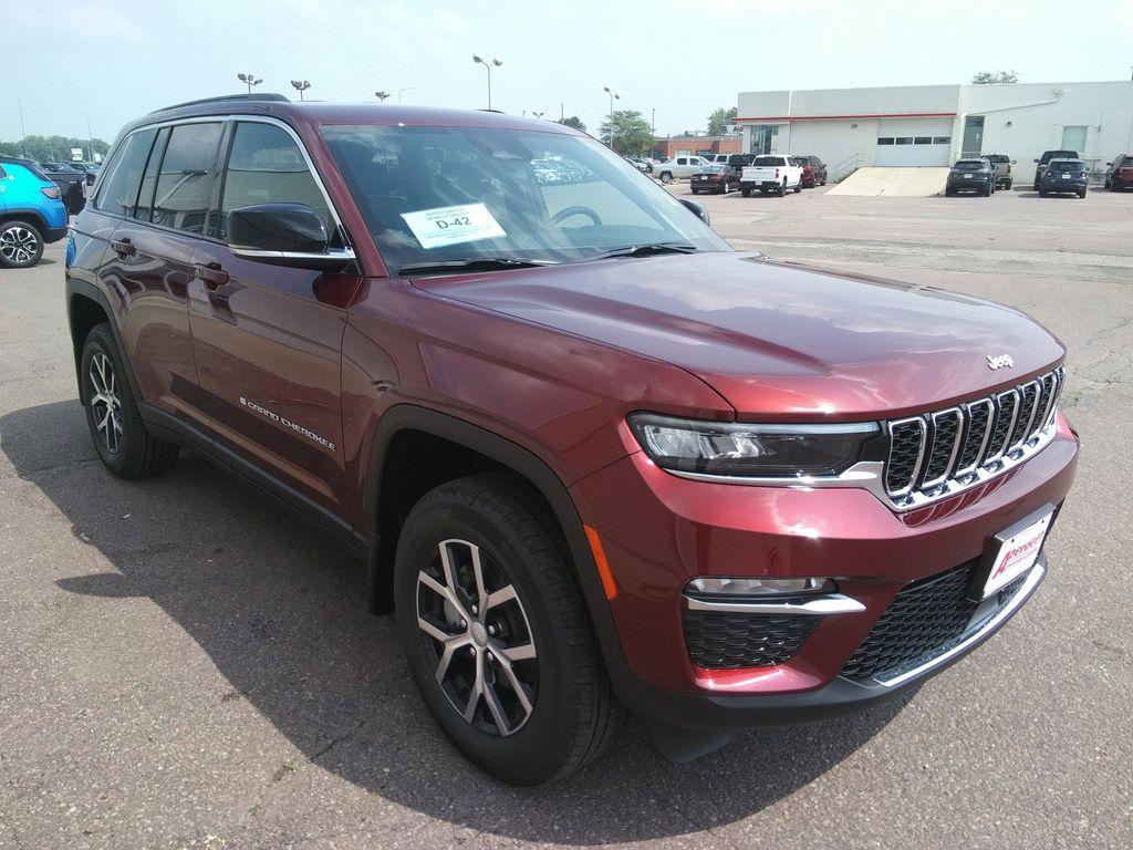 new 2025 Jeep Grand Cherokee car, priced at $44,977