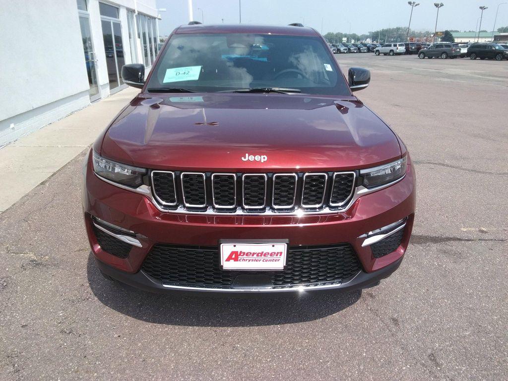 new 2025 Jeep Grand Cherokee car, priced at $44,977
