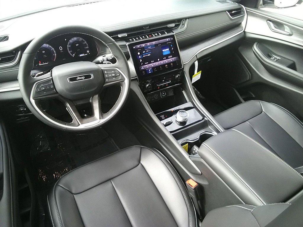 new 2025 Jeep Grand Cherokee car, priced at $43,977
