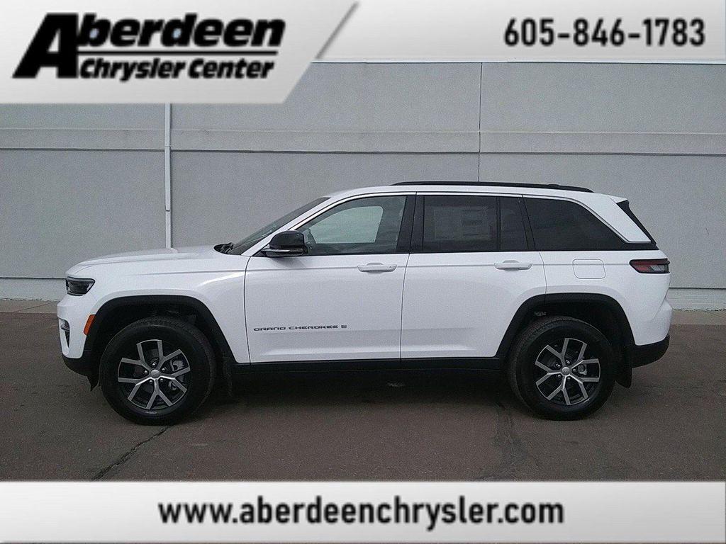 new 2025 Jeep Grand Cherokee car, priced at $43,977