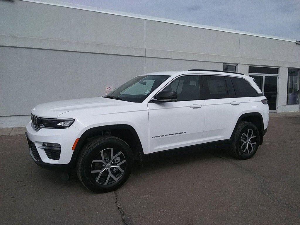 new 2025 Jeep Grand Cherokee car, priced at $43,977