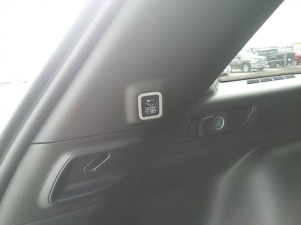 new 2025 Jeep Grand Cherokee car, priced at $43,977