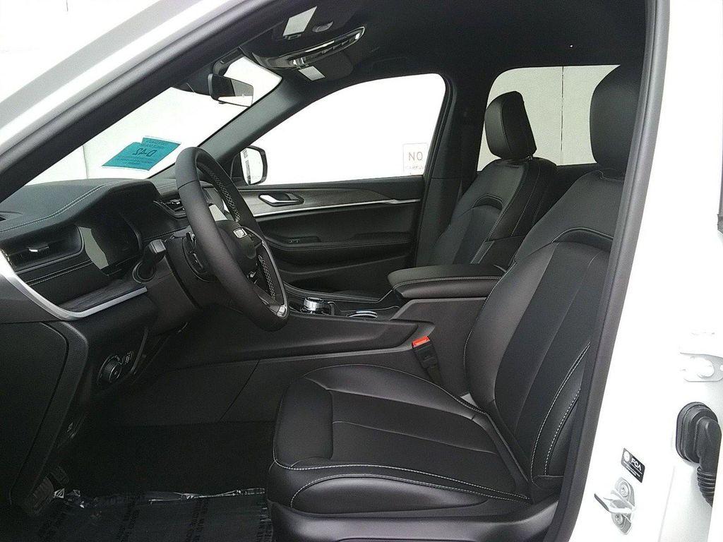 new 2025 Jeep Grand Cherokee car, priced at $43,977
