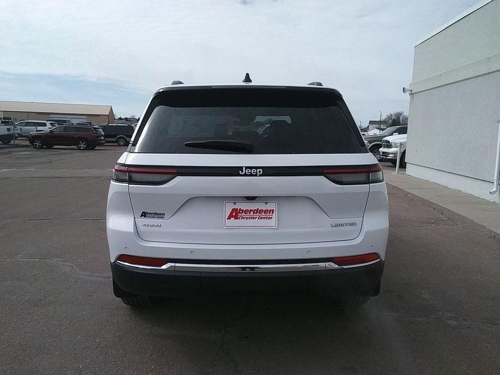 new 2025 Jeep Grand Cherokee car, priced at $43,977