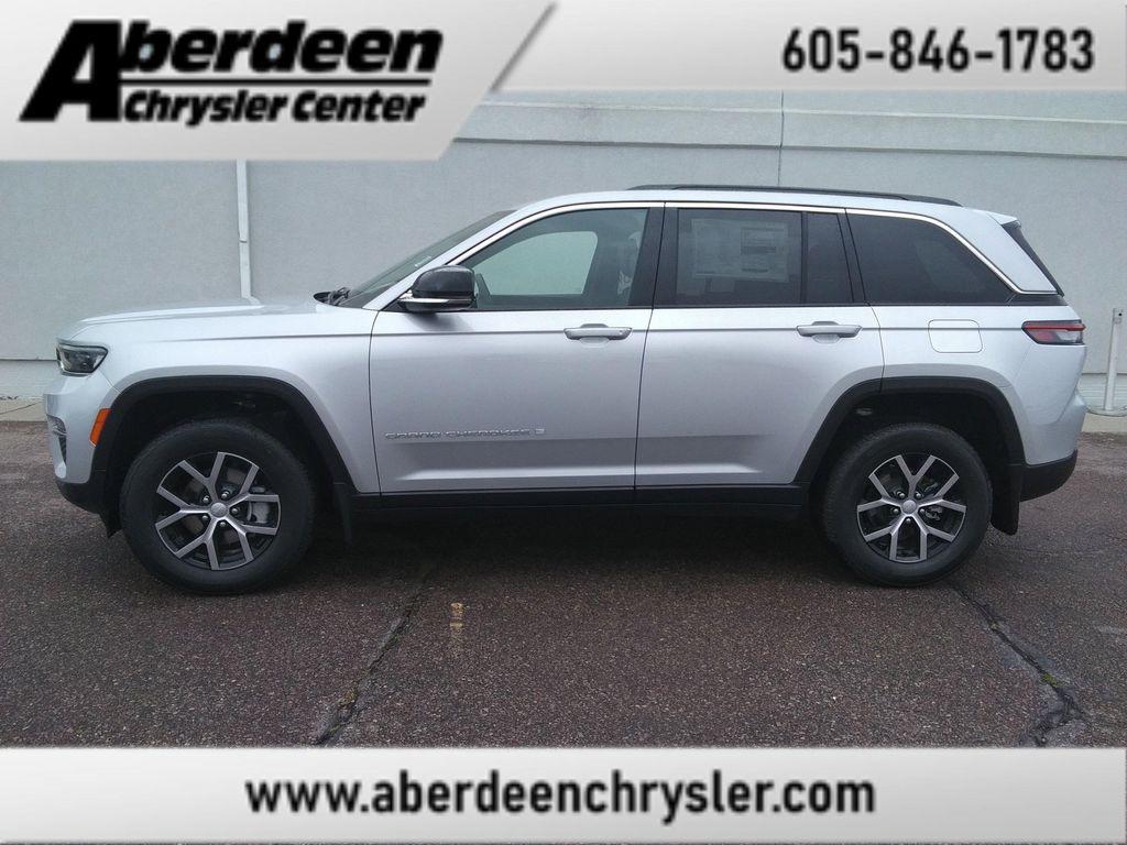 new 2025 Jeep Grand Cherokee car, priced at $43,977