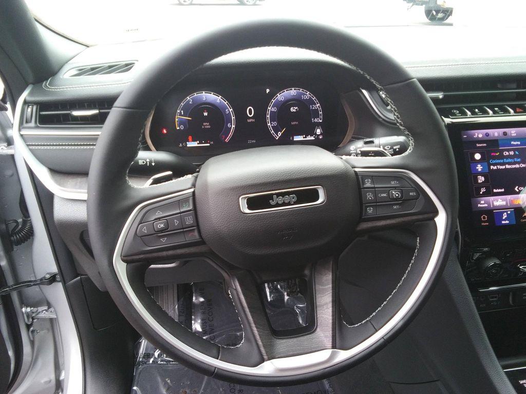 new 2025 Jeep Grand Cherokee car, priced at $43,977