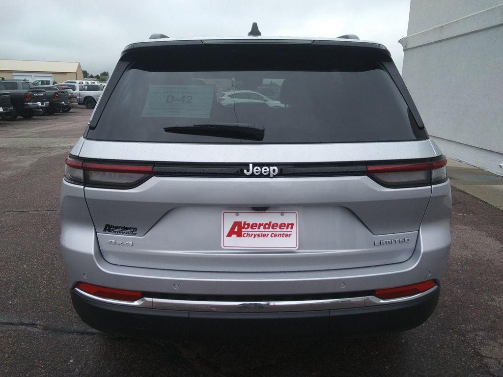 new 2025 Jeep Grand Cherokee car, priced at $43,977