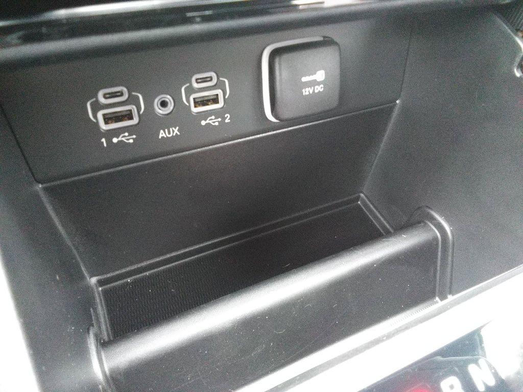 new 2025 Jeep Grand Cherokee car, priced at $43,977