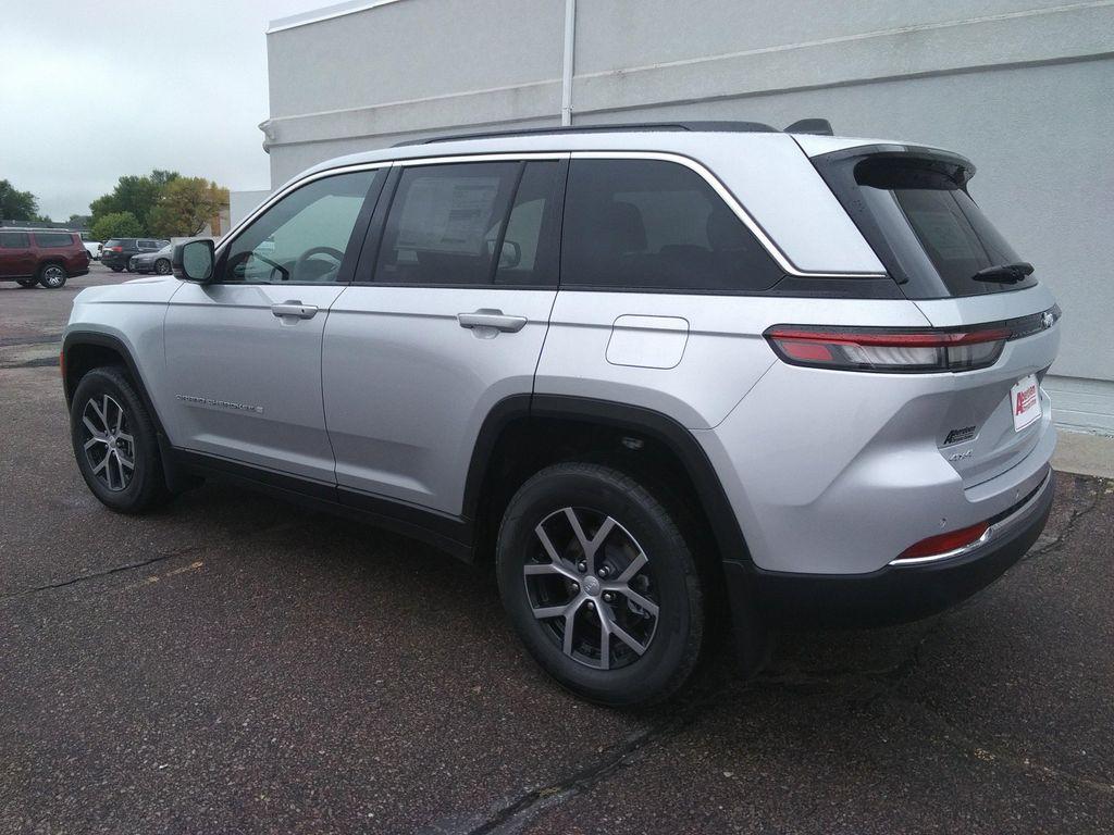 new 2025 Jeep Grand Cherokee car, priced at $43,977