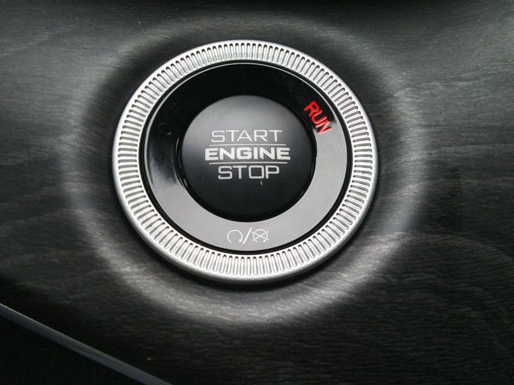 new 2025 Jeep Grand Cherokee car, priced at $43,977