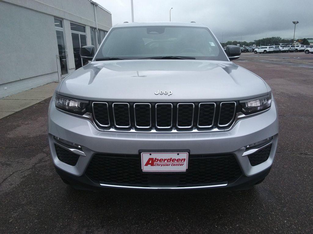 new 2025 Jeep Grand Cherokee car, priced at $43,977