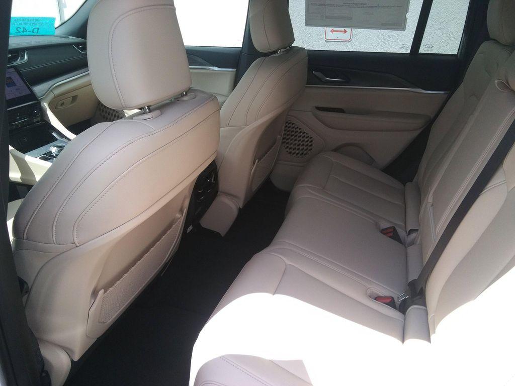 new 2025 Jeep Grand Cherokee car, priced at $44,477