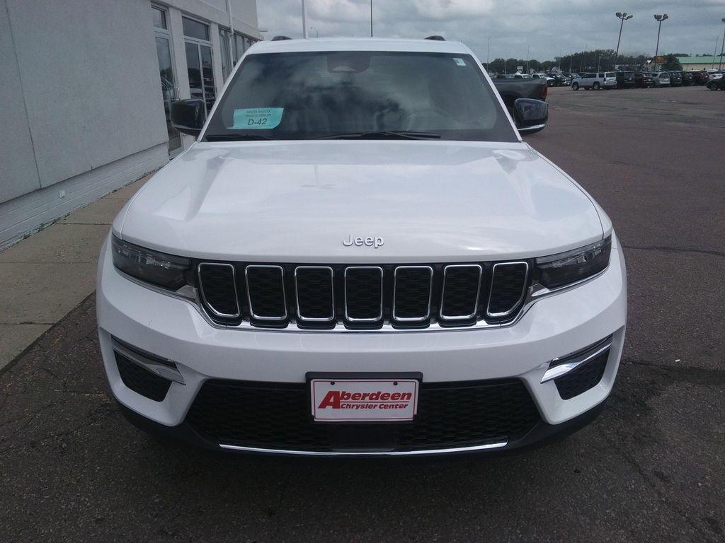 new 2025 Jeep Grand Cherokee car, priced at $44,477