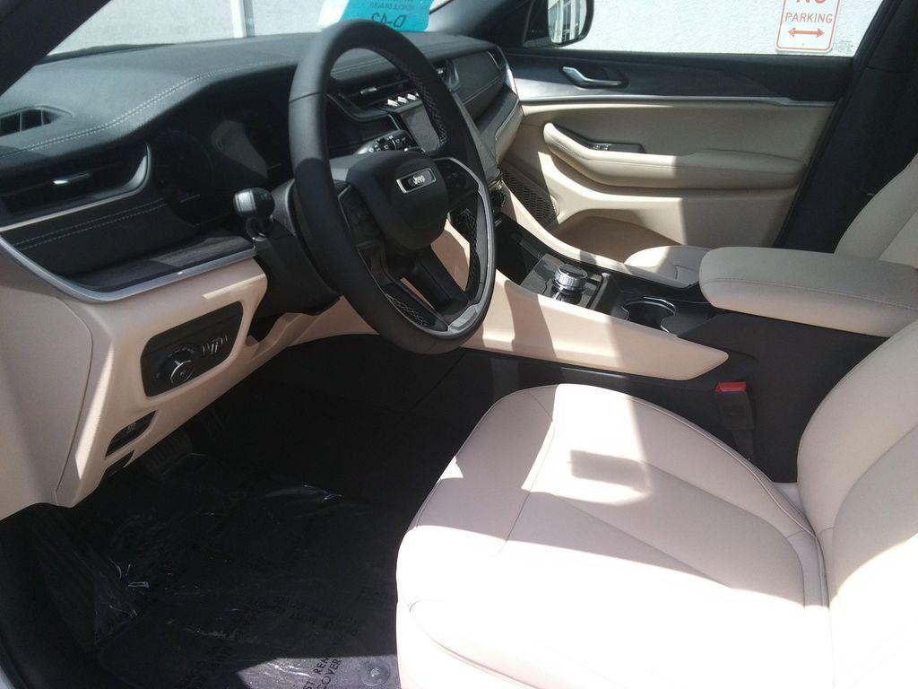 new 2025 Jeep Grand Cherokee car, priced at $44,477