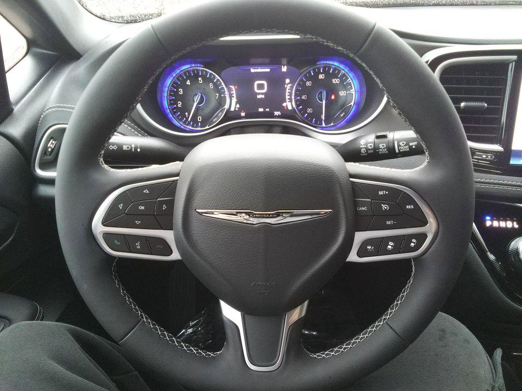 new 2025 Chrysler Pacifica car, priced at $44,477