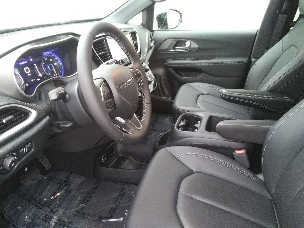 new 2025 Chrysler Pacifica car, priced at $44,477