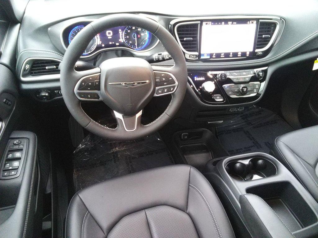 new 2025 Chrysler Pacifica car, priced at $44,477
