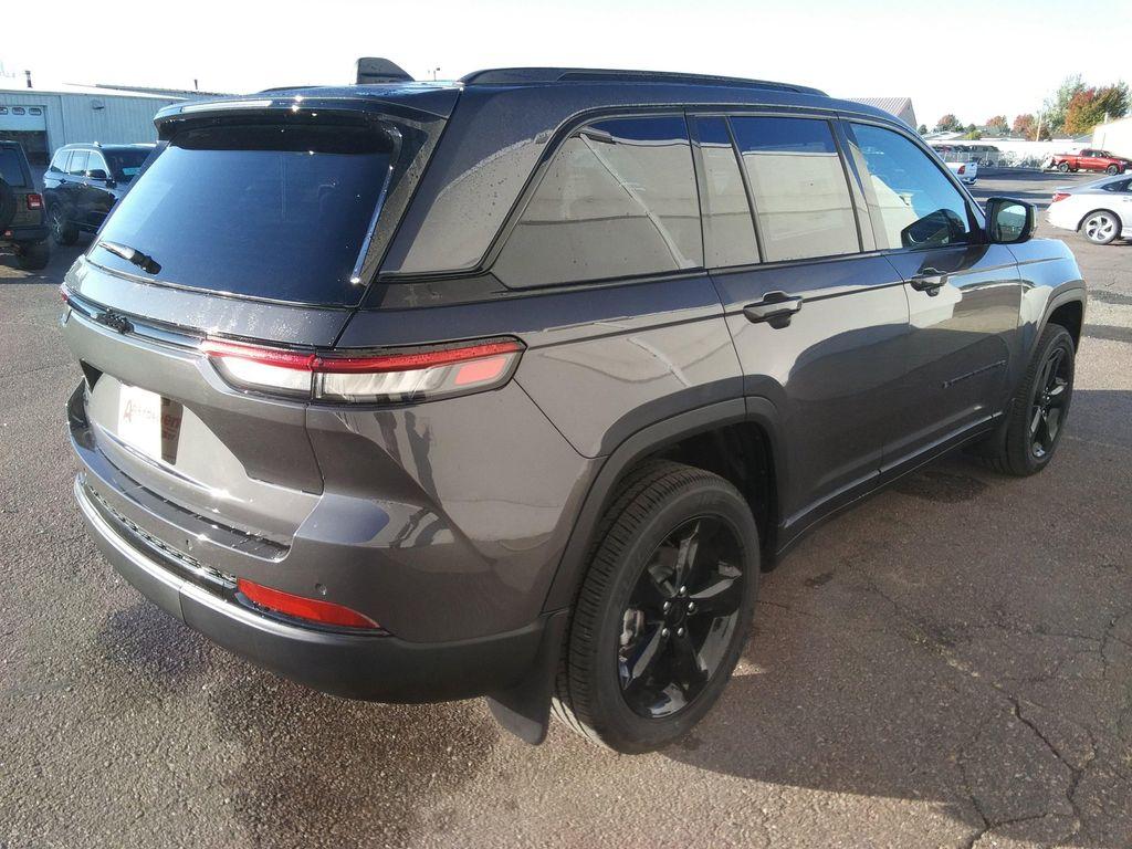 new 2025 Jeep Grand Cherokee car, priced at $42,977