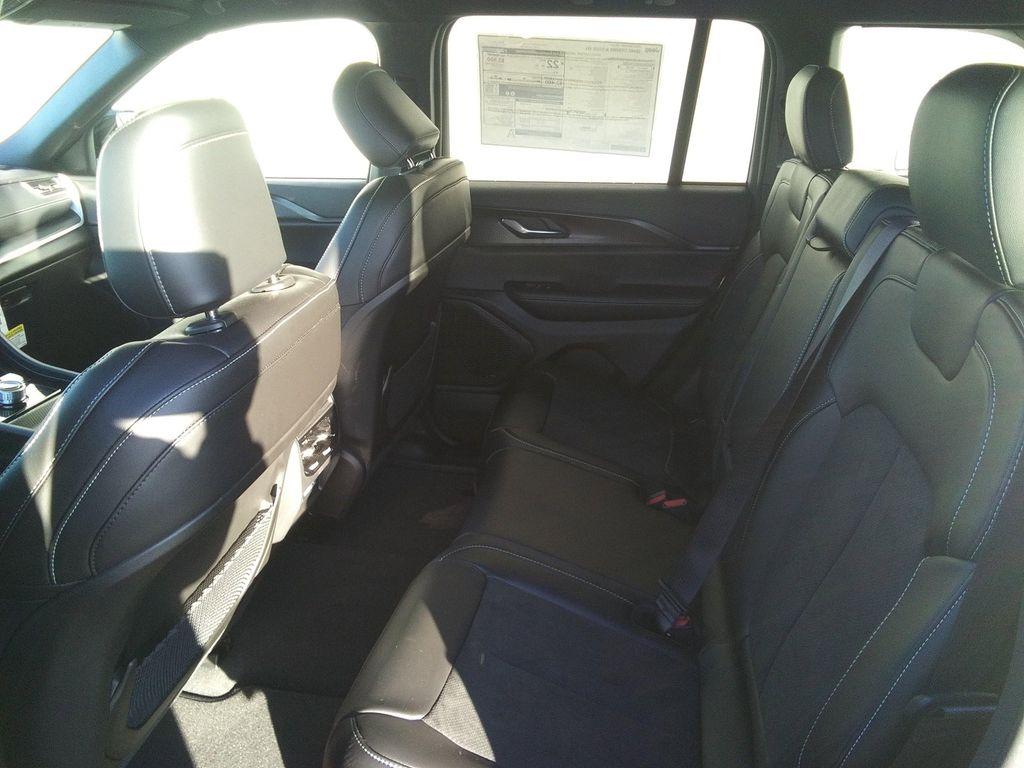 new 2025 Jeep Grand Cherokee car, priced at $42,977