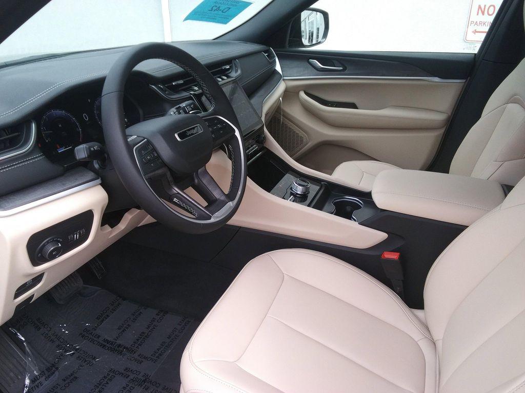 new 2025 Jeep Grand Cherokee car, priced at $44,977