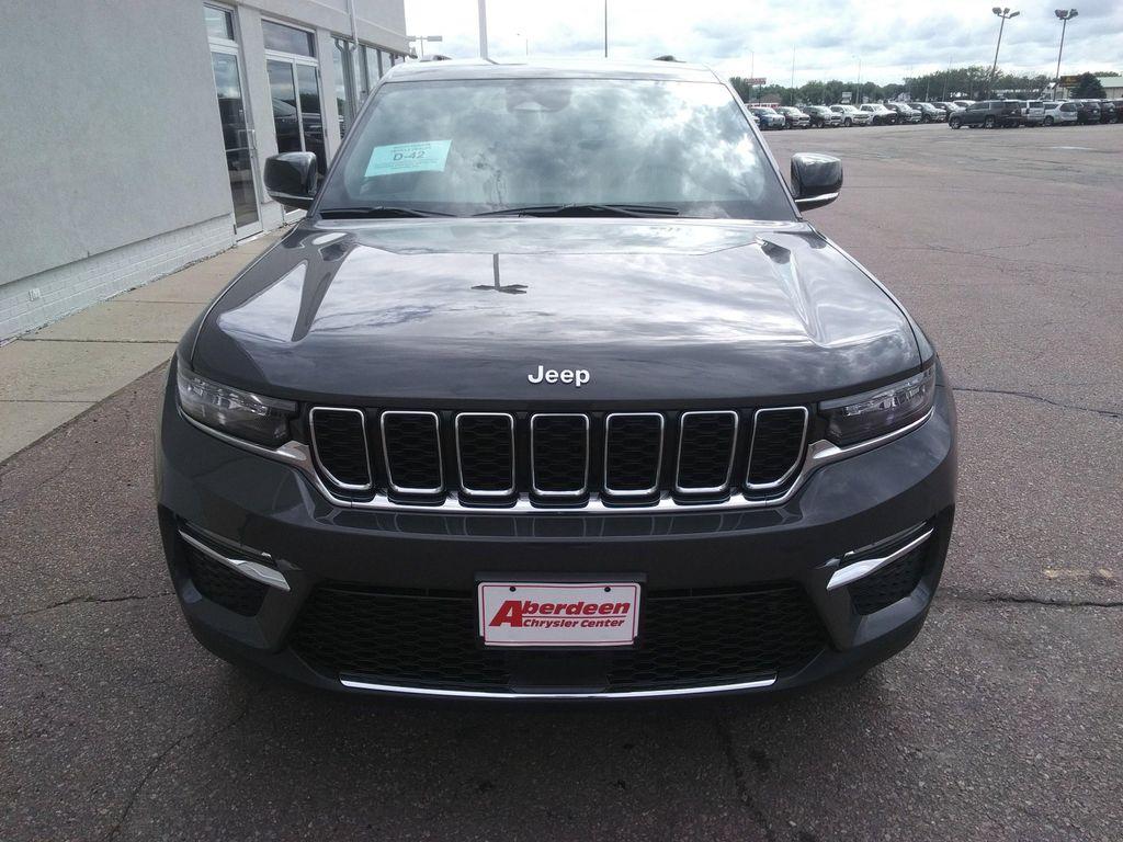 new 2025 Jeep Grand Cherokee car, priced at $44,977