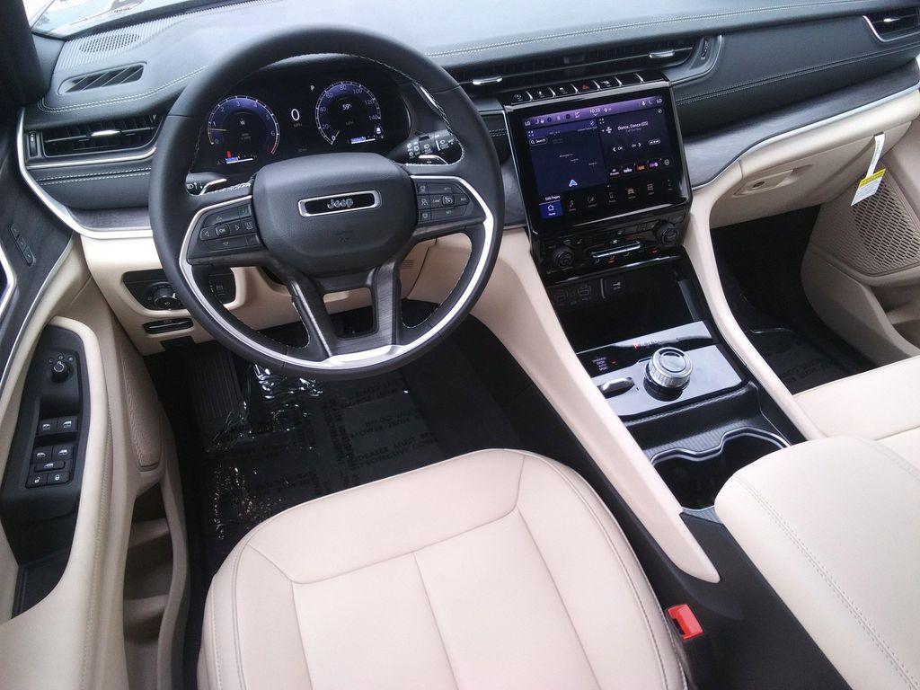 new 2025 Jeep Grand Cherokee car, priced at $44,977