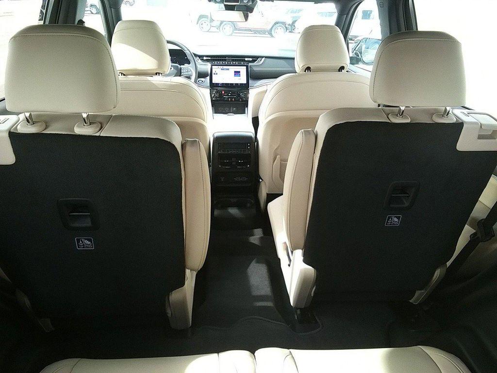 new 2025 Jeep Grand Cherokee L car, priced at $43,977