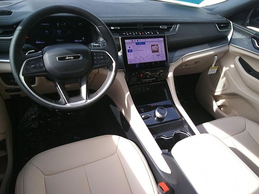 new 2025 Jeep Grand Cherokee L car, priced at $43,977