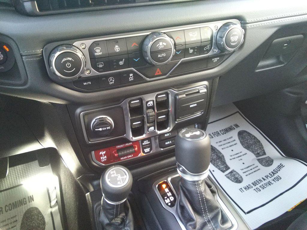 new 2025 Jeep Wrangler car, priced at $58,477