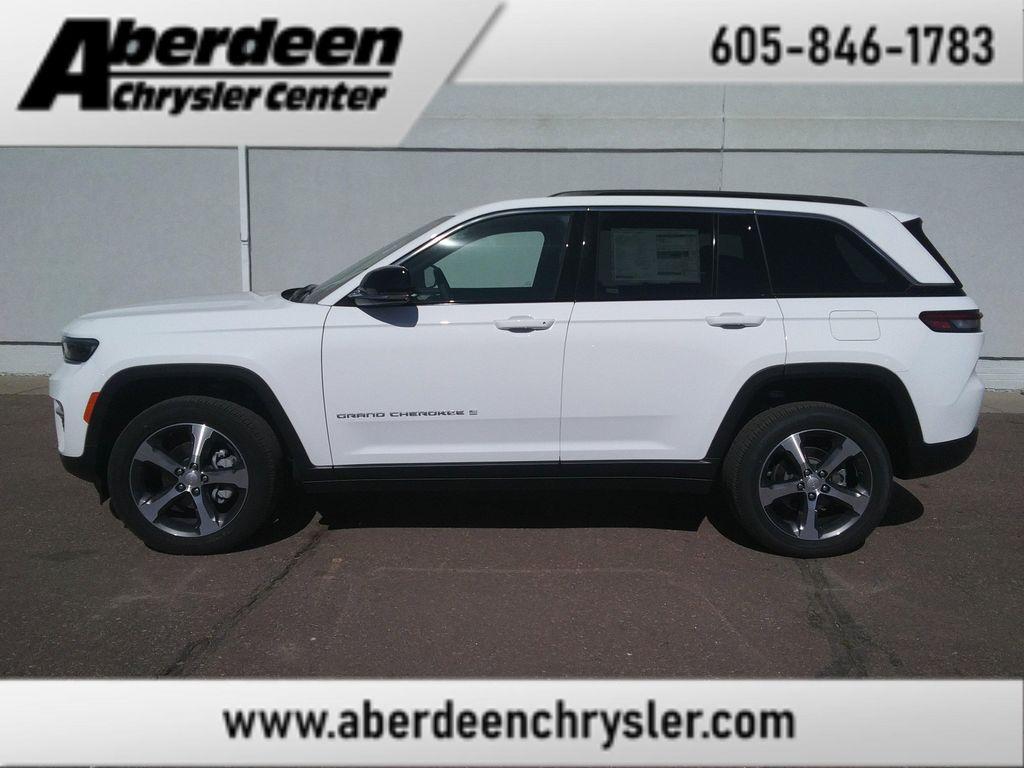 new 2025 Jeep Grand Cherokee car, priced at $43,977