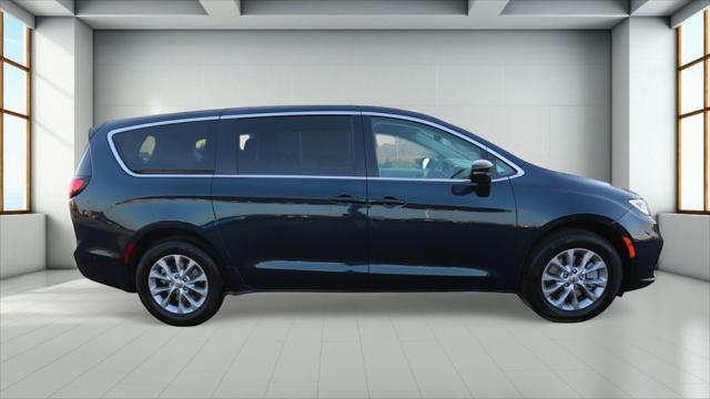 new 2024 Chrysler Pacifica car, priced at $43,977