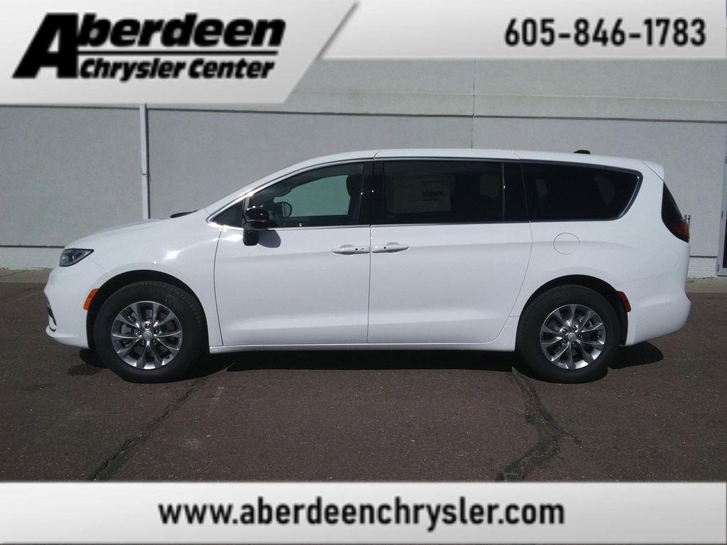 new 2026 Chrysler Pacifica car, priced at $44,977