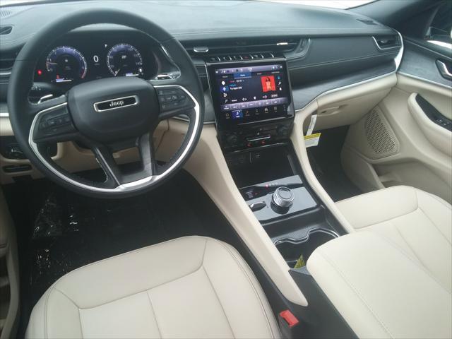 new 2025 Jeep Grand Cherokee car, priced at $42,977