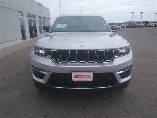 new 2025 Jeep Grand Cherokee car, priced at $42,977