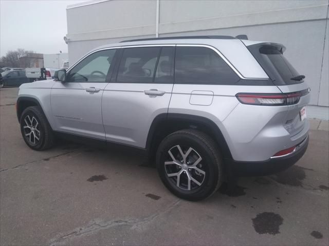 new 2025 Jeep Grand Cherokee car, priced at $42,977