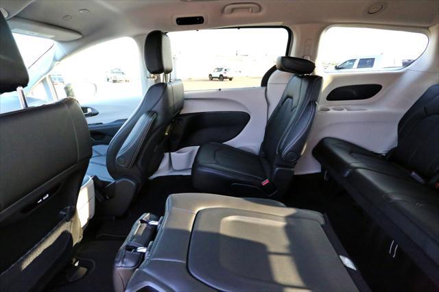 new 2024 Chrysler Pacifica car, priced at $42,977