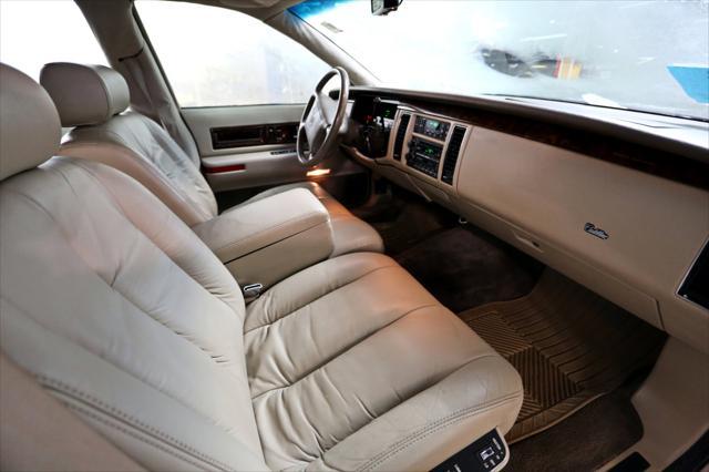 used 1995 Cadillac Fleetwood car, priced at $5,999