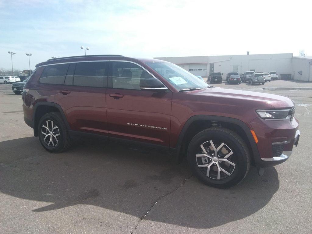 new 2025 Jeep Grand Cherokee L car, priced at $46,977