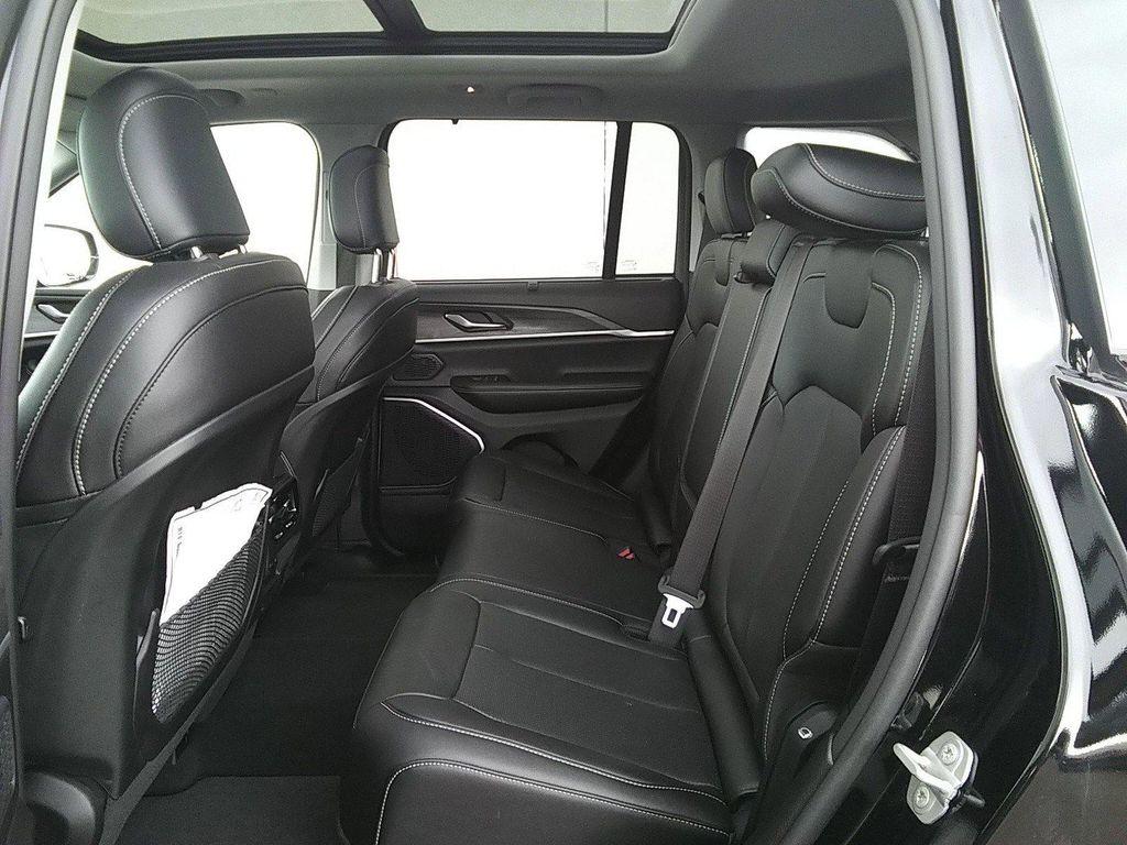 new 2023 Jeep Grand Cherokee car, priced at $52,977