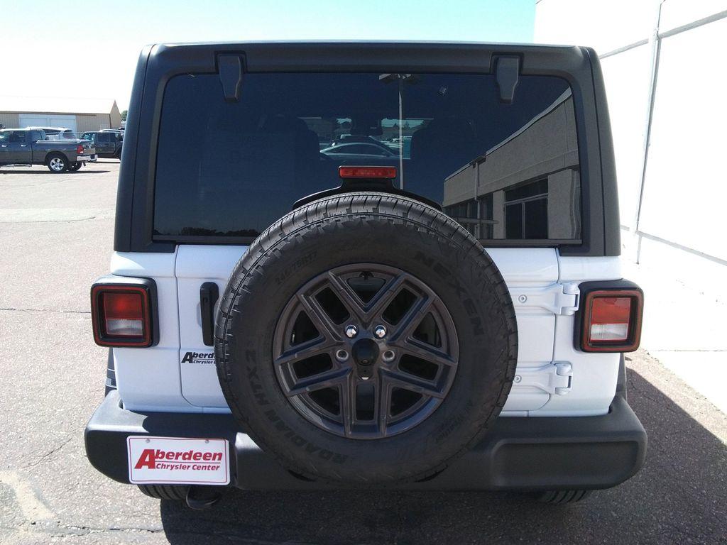 new 2025 Jeep Wrangler car, priced at $44,977
