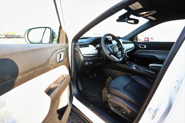 new 2025 Jeep Compass car, priced at $33,337