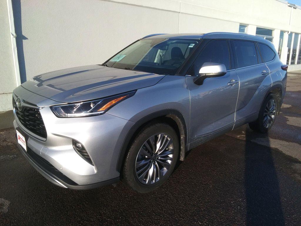 used 2024 Jeep Grand Cherokee car, priced at $32,975