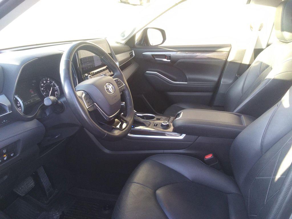 used 2024 Jeep Grand Cherokee car, priced at $32,975