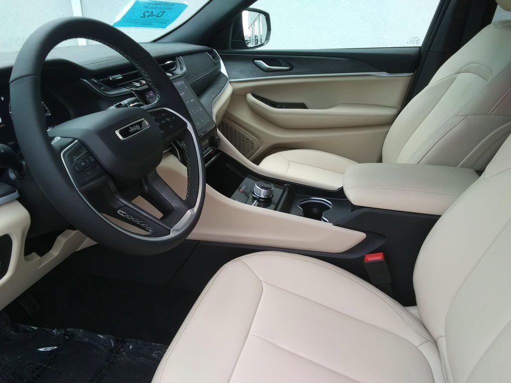 new 2025 Jeep Grand Cherokee car, priced at $44,477
