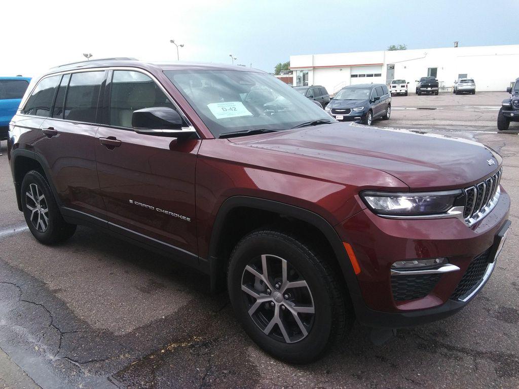 new 2025 Jeep Grand Cherokee car, priced at $44,477