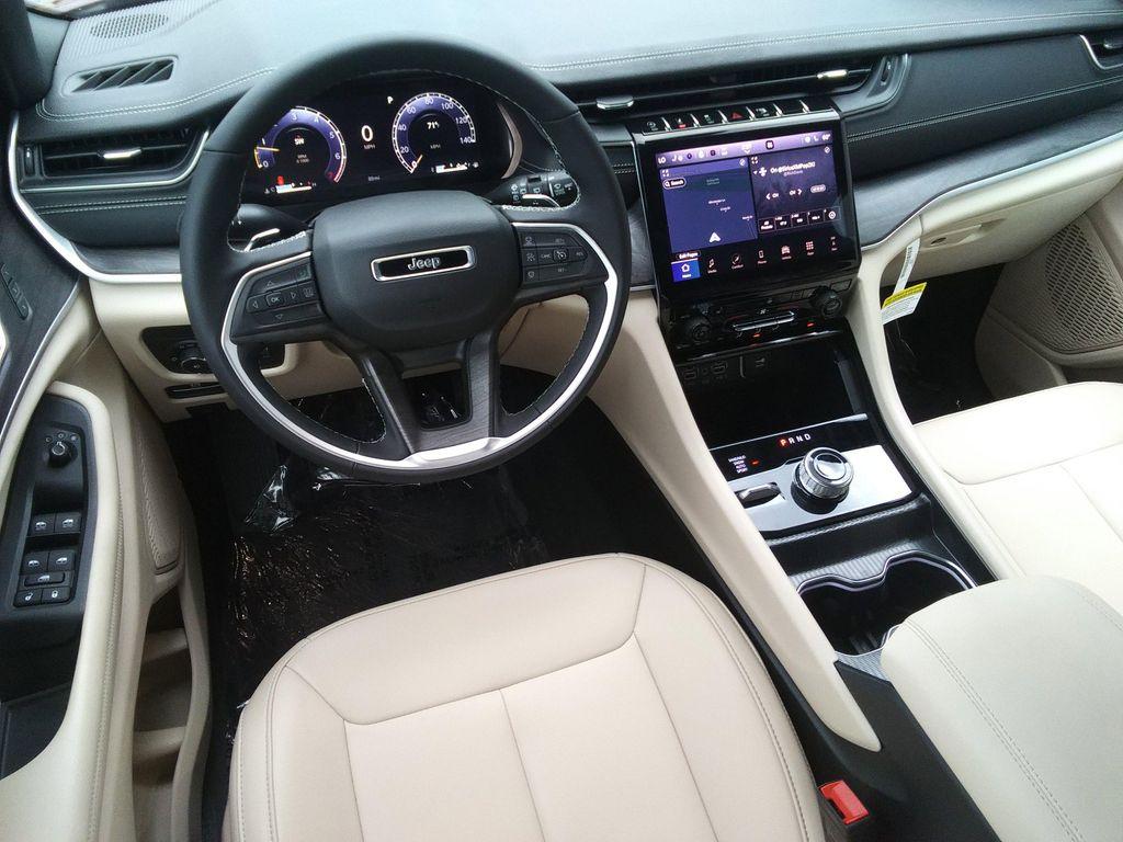 new 2025 Jeep Grand Cherokee car, priced at $44,477