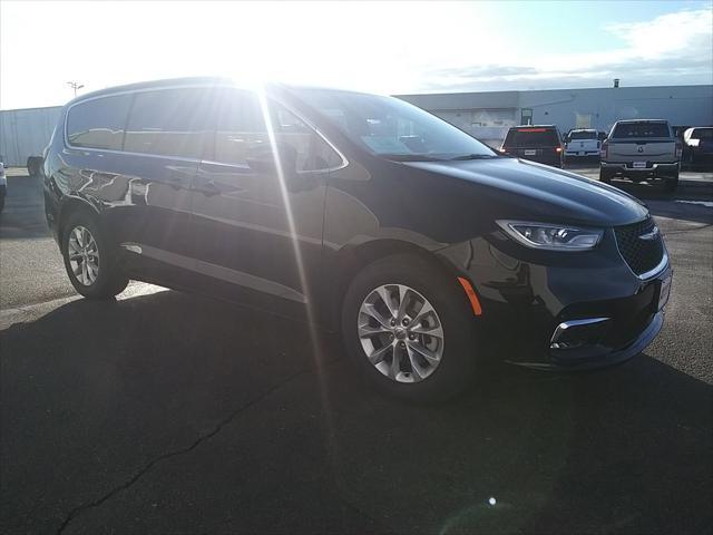 new 2025 Chrysler Pacifica car, priced at $42,477