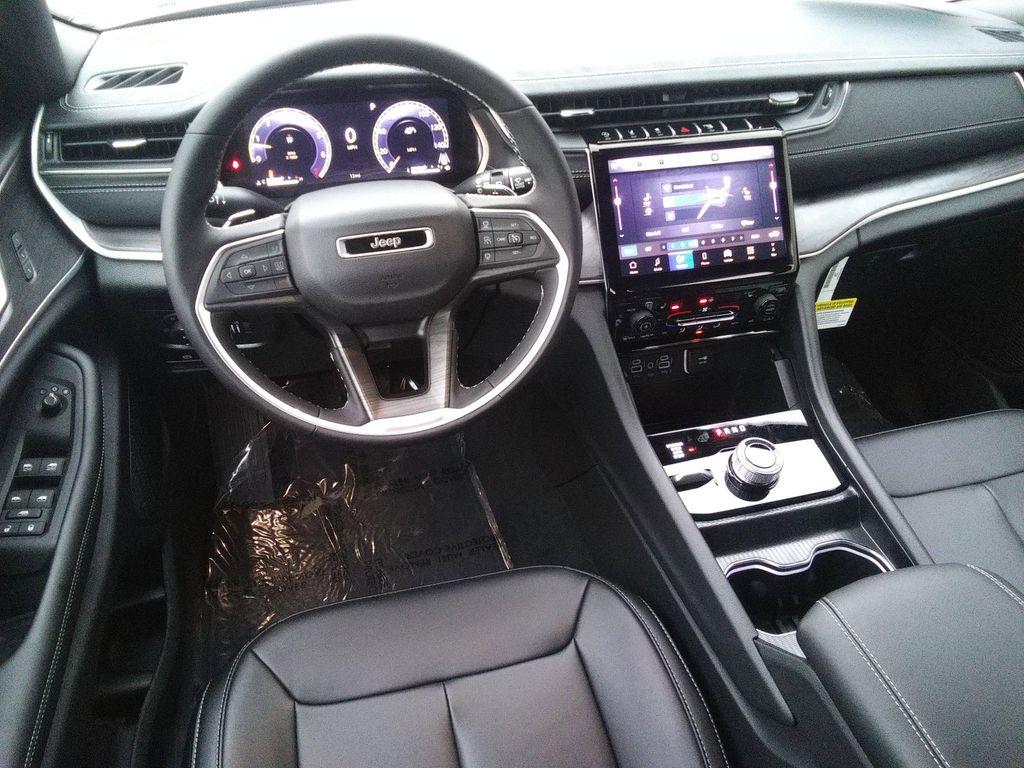 new 2025 Jeep Grand Cherokee car, priced at $46,477